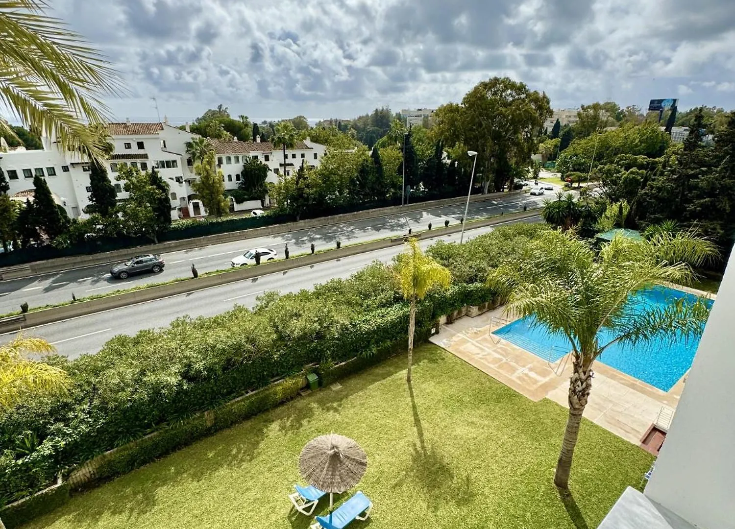 Amplio Y Luminoso Apartamento En Puerto Banus Marbella