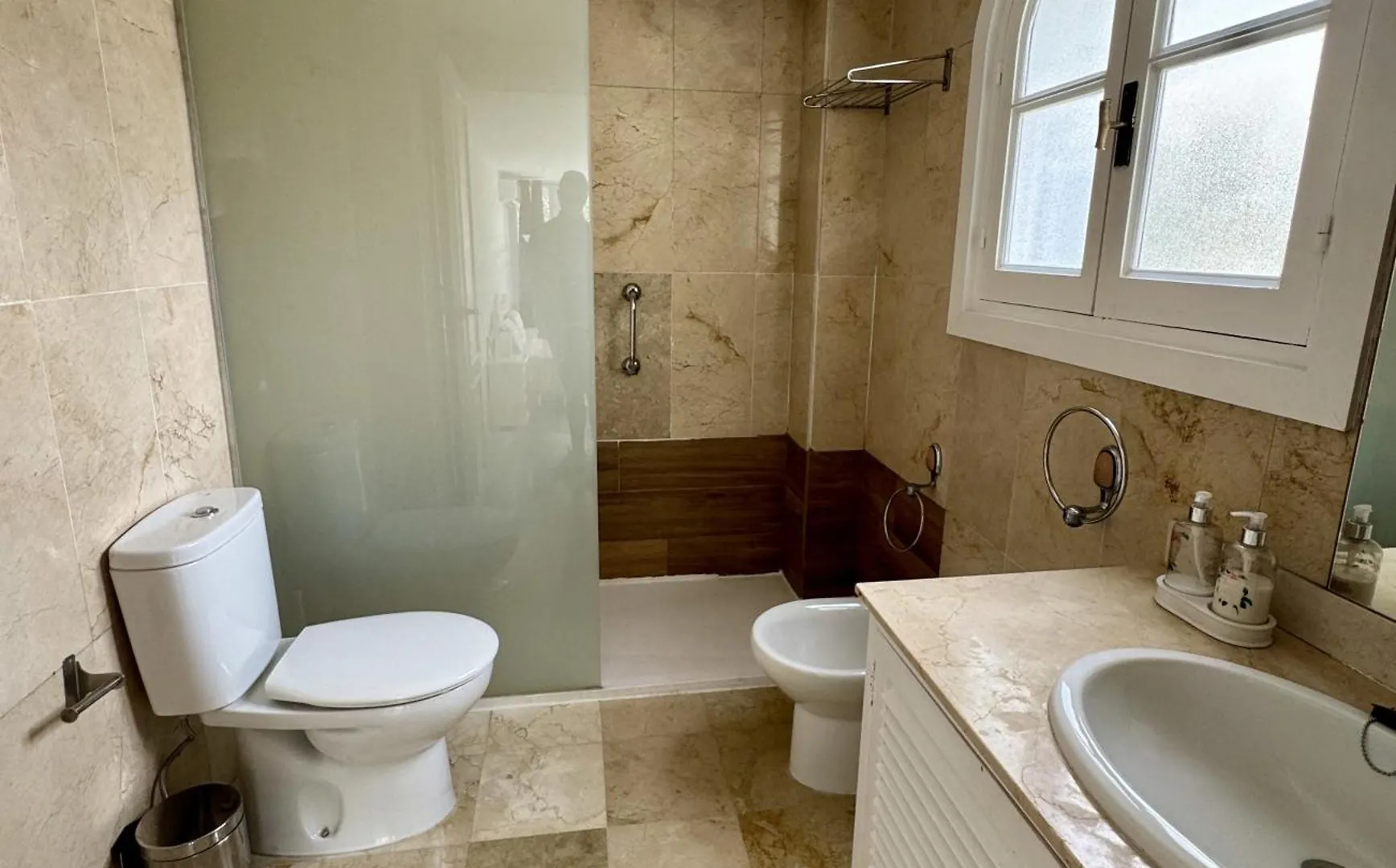Amplio Y Luminoso Apartamento En Puerto Banus Marbella